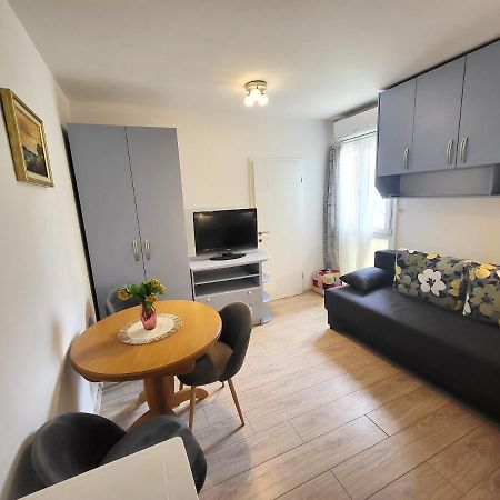Mali Apartman U Centru Makarska Exterior photo