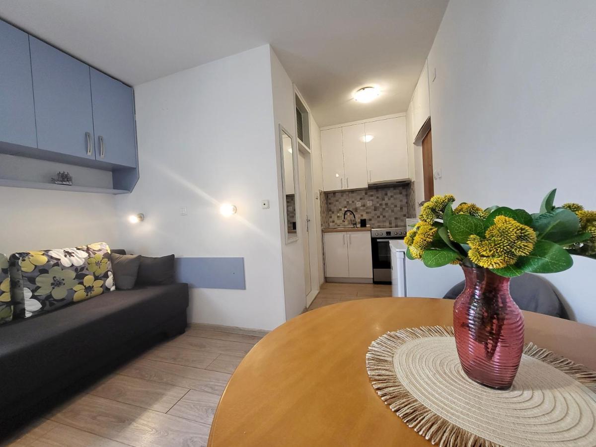 Mali Apartman U Centru Makarska Exterior photo