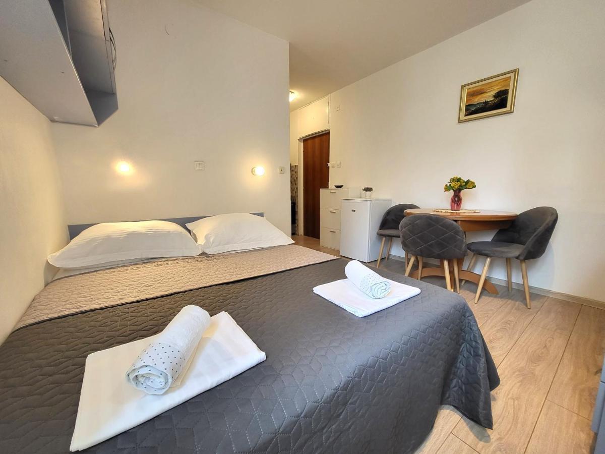 Mali Apartman U Centru Makarska Exterior photo