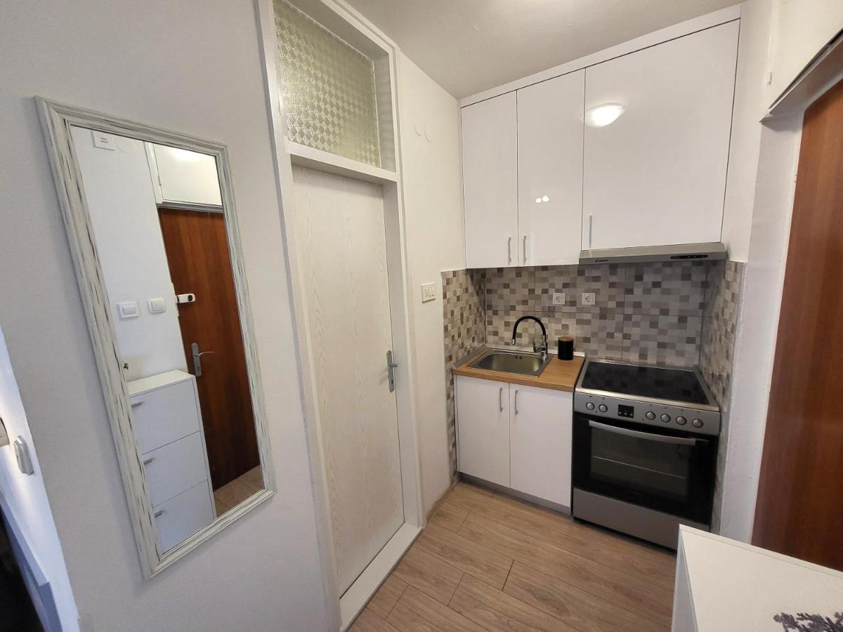Mali Apartman U Centru Makarska Exterior photo